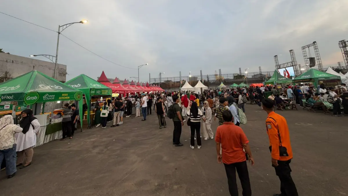 TERPILIH: Festival Rujak Uleg 2026 juga diramaikan beberapa stan UMKM pilihan kurasi Dinkop Surabaya.(IST/RADAR SURABAYA)