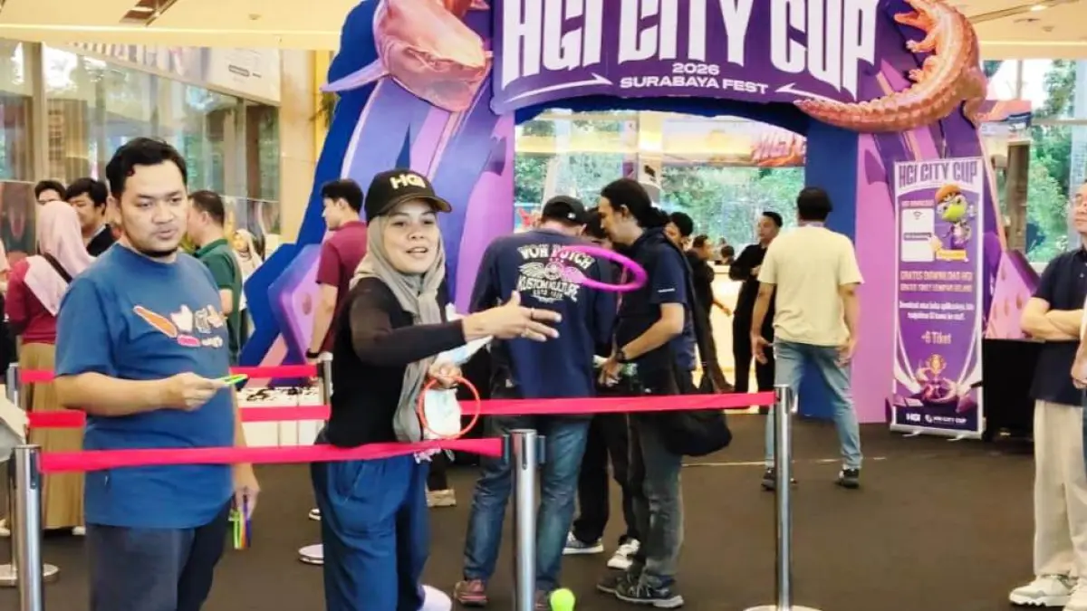  SENANG: Hiburan di sela turnamen domino yang diselenggarakan Higgs Games Island di Surabaya yang saat ini masih berlangsung. 