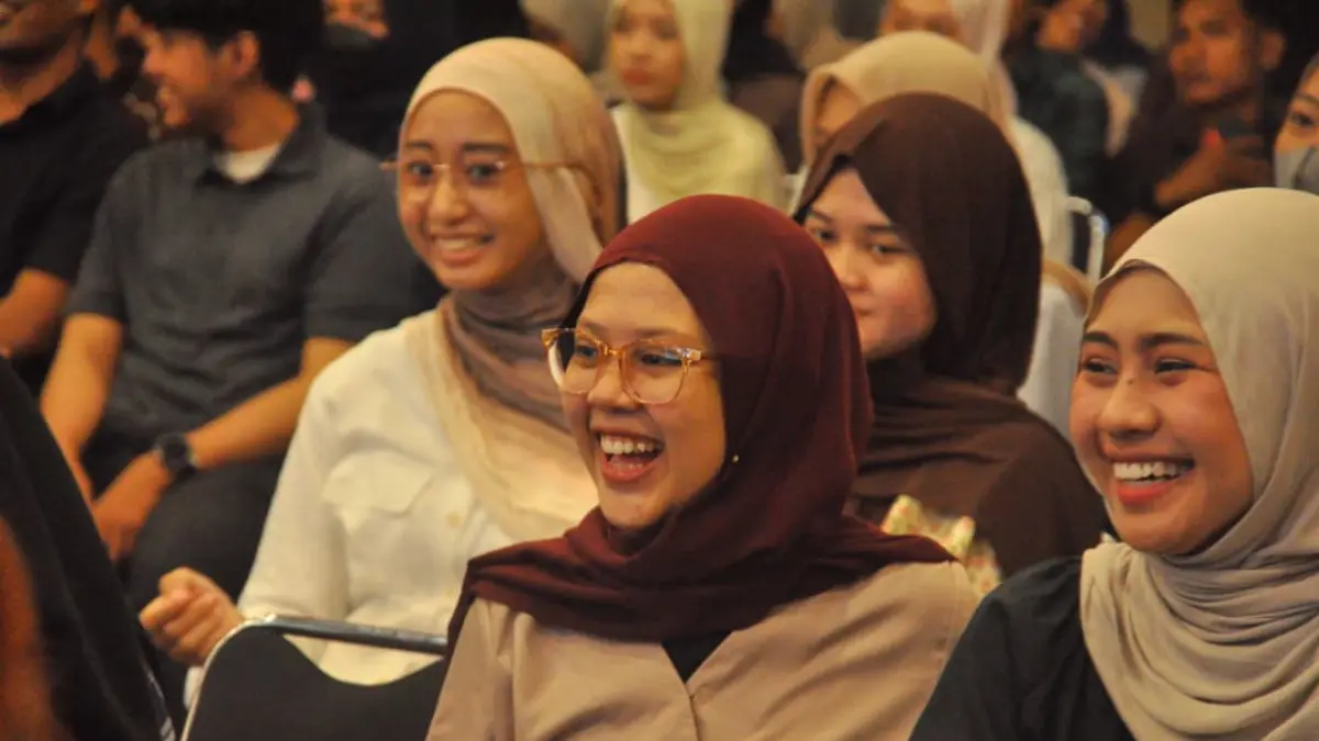 BERMANFAAT: Peserta saat mengikuti sesi dalam Visiting Professor Program 2026 dengan tema “Integrating Artificial Intelligence and Computational Modeling in Psychological Research”.(DOK UNESA/RADAR SURABAYA)