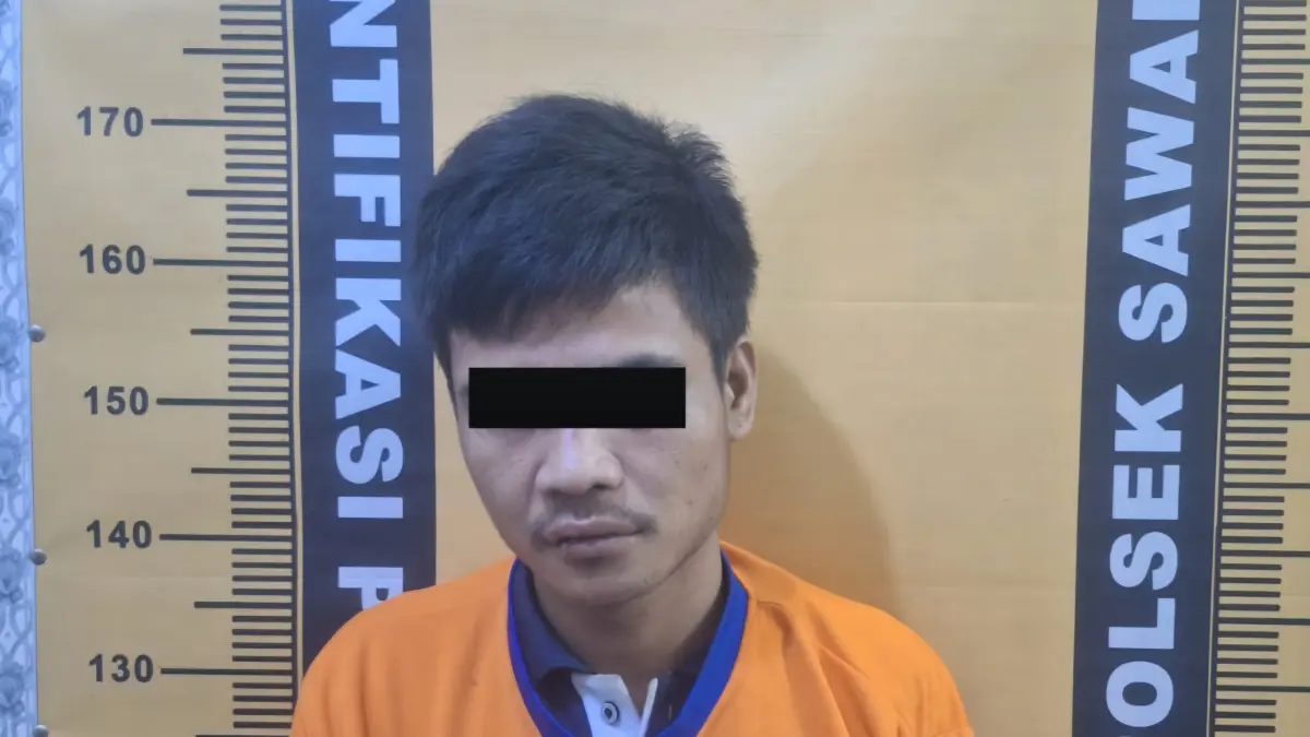 DIAMANKAN: Tersangka Jambret tas, SYP, ditangkap usai beraksi menjambret tas di Jalan Kinibalu, Surabaya. (IST/RADAR SURABAYA)