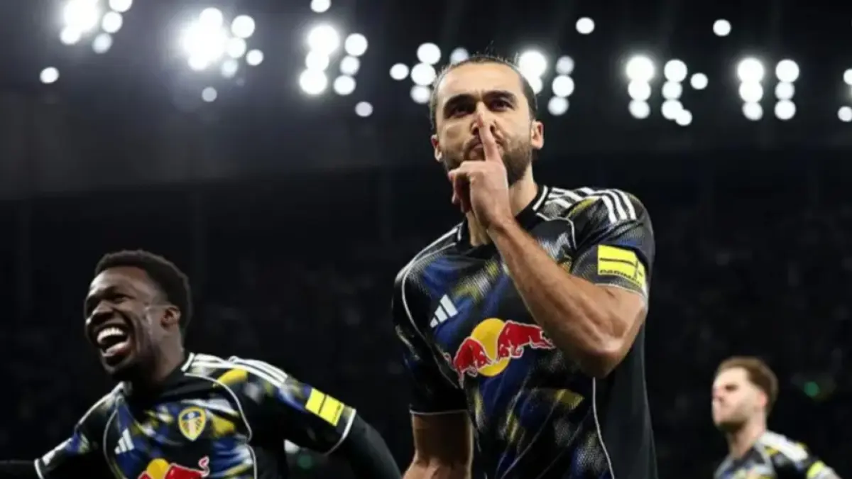 Dominic Calvert-Lewin sukses mengeksekusi penalti dan menyamakan kedudukan bagi Leeds. (BBC) 
