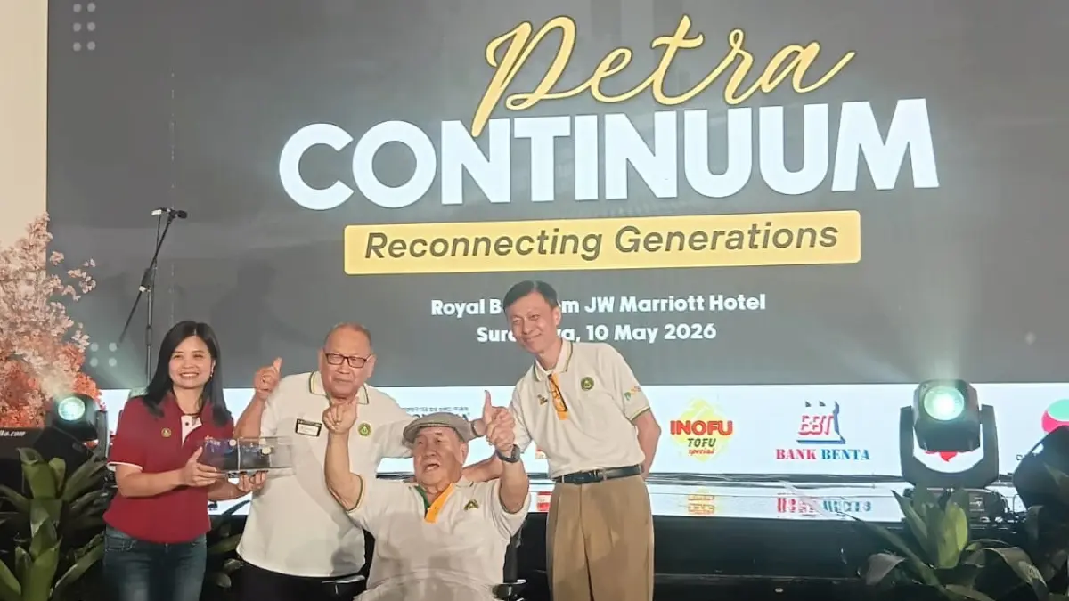 
LINTAS GENERASI: Alumni lintas generasi momen ini menjadi simbol kuatnya ikatan keluarga besar PPPK Petra yang terus terjaga.(IST/RADAR SURABAYA)
