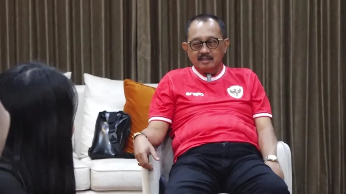 Puluhan penyanyi dangdut dari Surabaya, Sidoarjo, Gresik, hingga Mojokerto saat wadul kepada Wawali Armuji usai menjadi korban arisan bodong. (Youtube/@cakj1)