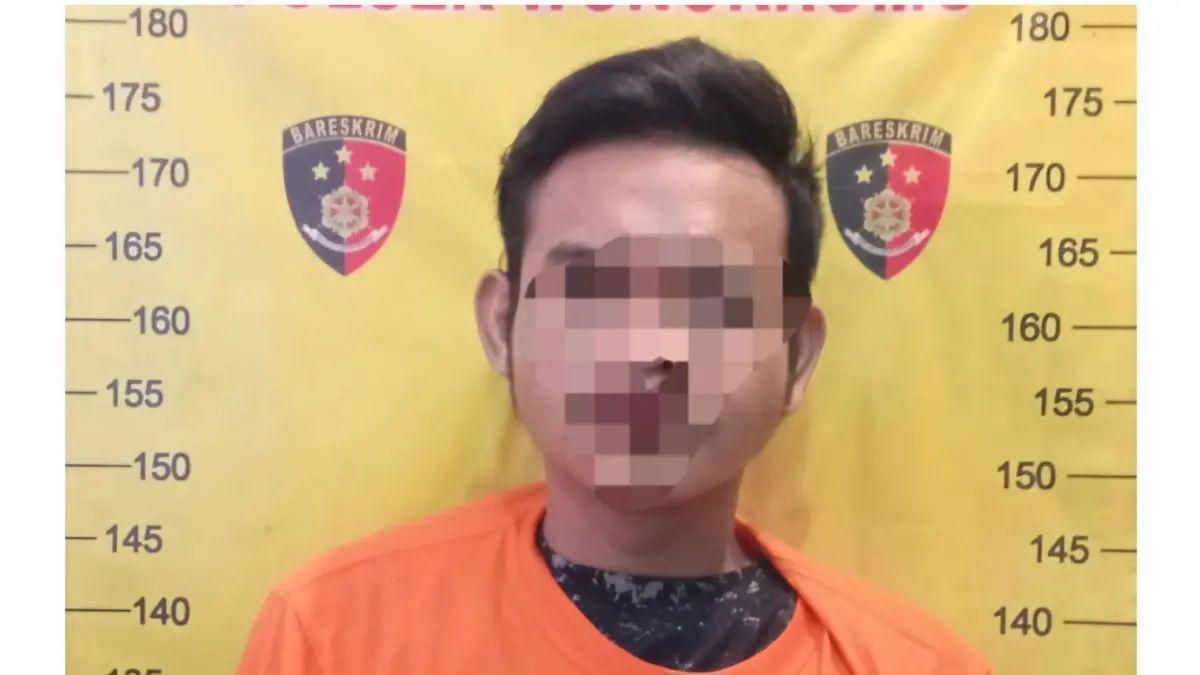 DIRINGKUS: Tersangka FI ditangkap usai melakukan penipuan dan penggelapan motor milik kenalannya di aplikasi Tantan. (IST/RADAR SURABAYA)