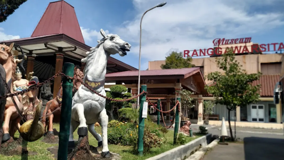 Seorang bocah kelas 2 SD meninggal dunia usai tertimpa patung di Museum Ronggowarsito, Semarang. (ISTIMEWA)