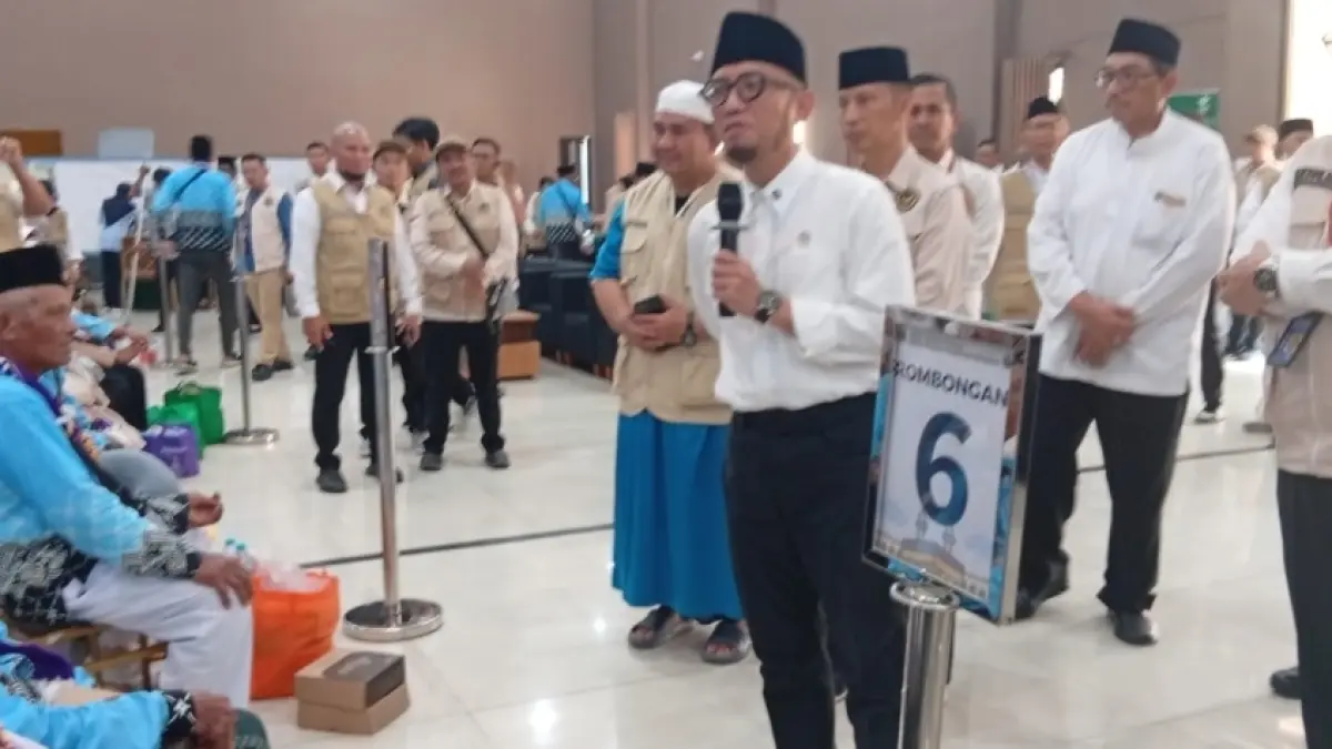 Wamenhaj Dahnil Anzar Simanjuntak ingatkan jemaah jangan ambil foto dan video sembarangan. (Rahmat Sudrajat) 