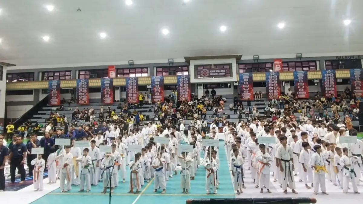 Ratusan peserta ramaikan kejurnas Karate Kyokushin di GOR Pancasila, Surabaya. (Andy Satria) 