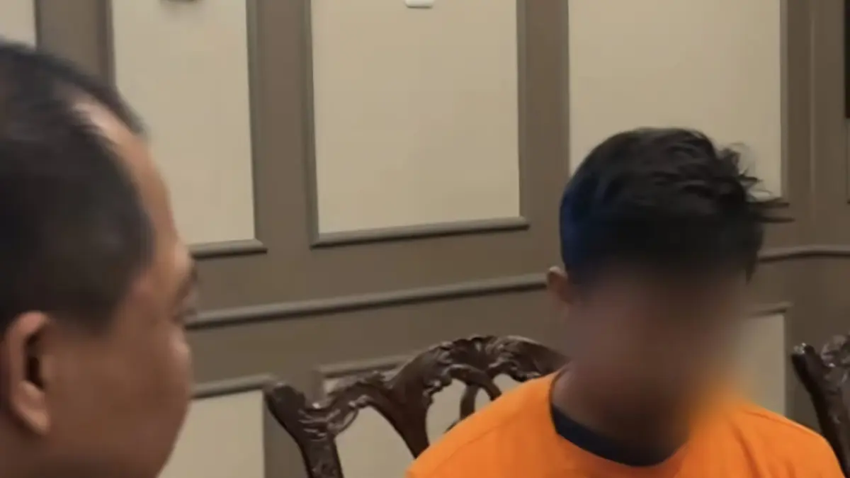 MENGAKU: Tersangka oknum guru honorer di Sukomanunggal, Surabaya, ditangkap usai rudapaksa siswinya di sekolah.(IST/RADAR SURABAYA)