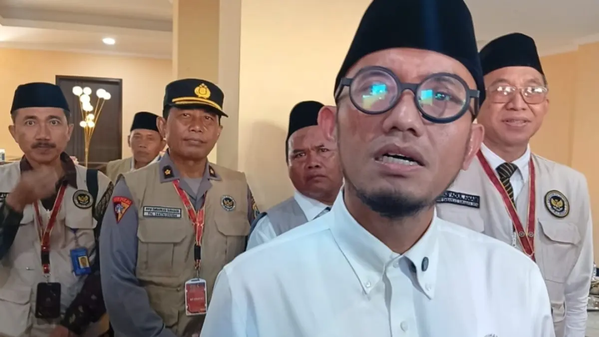 Wakil Menteri Haji dan Umrah (Wamenhaj) Dahnil Anzar Simanjuntak saat memberikan keterangan di Surabaya. (Rahmat Sudrajat) 