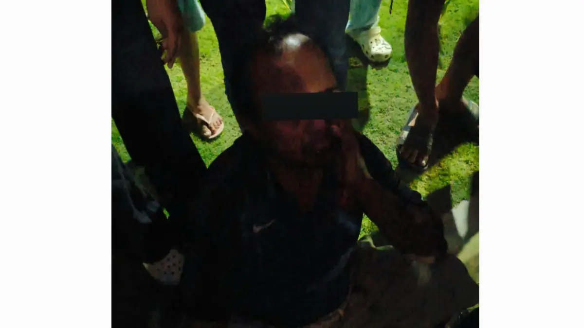 DIAMANKAN: IRF saat usai dimassa di lokasi Surabaya Vaganza. Ia diduga melakukan pelecehan seksual terhadap penonton perempuan saat acara berlangsung.(IST/RADAR SURABAYA)