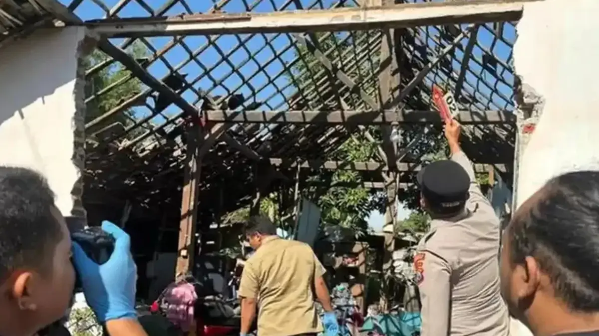 Rumah milik Mochammad Sukar di Dusun Bakalan, Rowomarto, Patianrowo, Nganjuk, yang hancur akibat ledakan petasan. (ISTIMEWA)