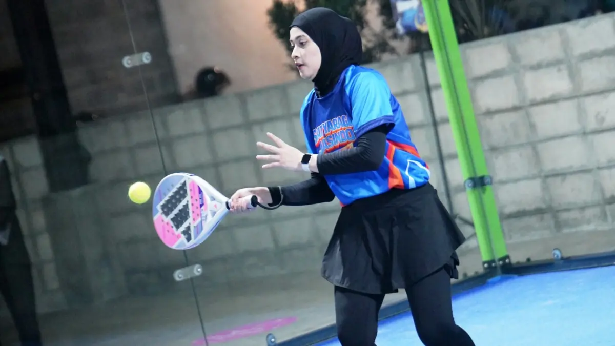 SEHAT: Program Satyaraga Jasindo melalui penyelenggaraan turnamen padel di Surabaya.