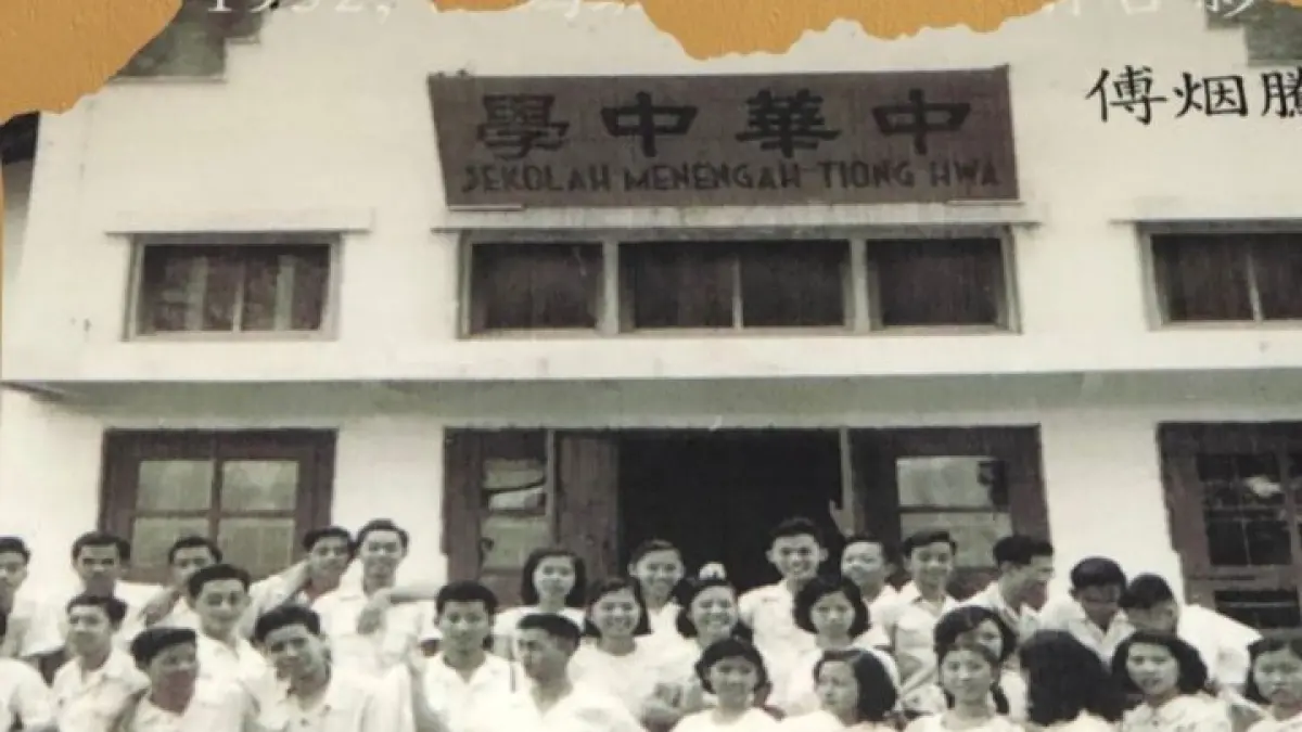 Foto bersama sejumlah siswa Ma Chung Malang pada tahun 1950-an. (IST)