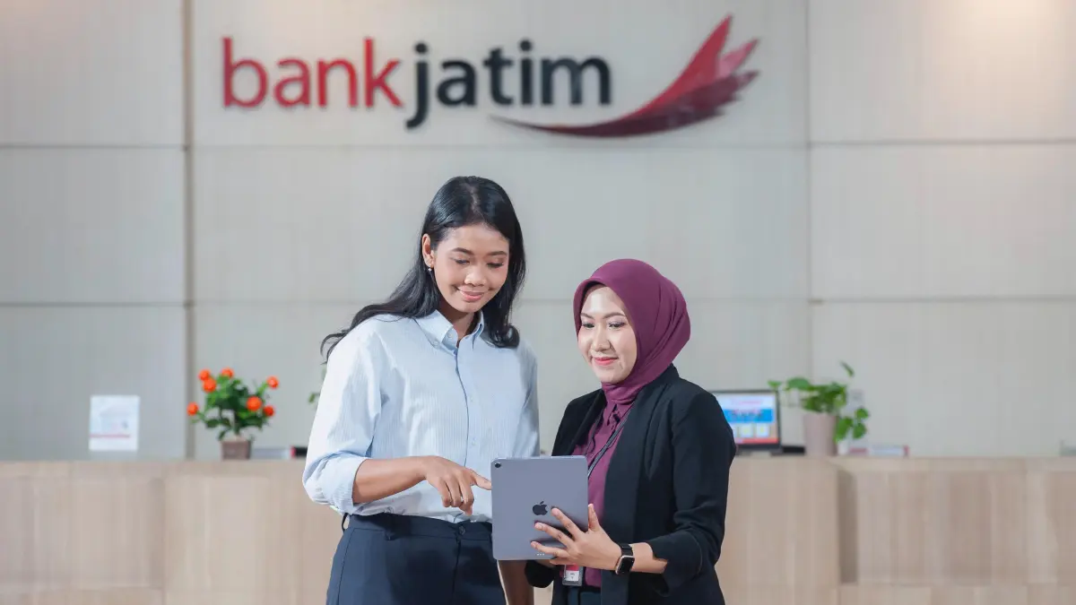 BERKELANJUTAN: Jajaran Direksi Bank Jatim melakukan aksi pembelian saham untuk menunjukkan komitmen terhadap prospek bisnis perusahaan. (IST/RADAR SURABAYA)