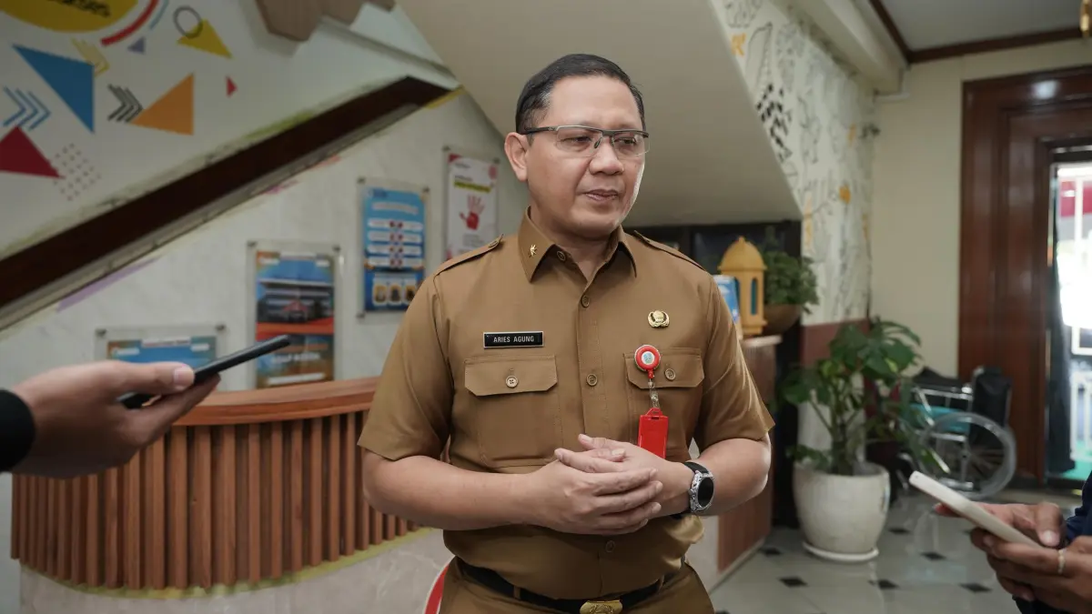KEPASTIAN: Kepala Dindik Jatim, Aries Agung Paewai, memastikan guru honorer di Jatim tetap bisa mengajar dan tidak dihapus.(IST/RADAR SURABAYA)
