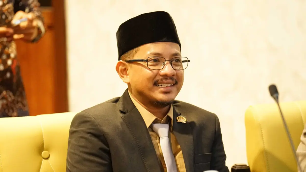 PERBAIKAN: Anggota Komisi C DPRD Jatim, Nasih Aschal, meminta Pemprov Jatim membentuk biro khusus untuk mengawasi tata kelola BUMD.(IST/RADAR SURABAYA)