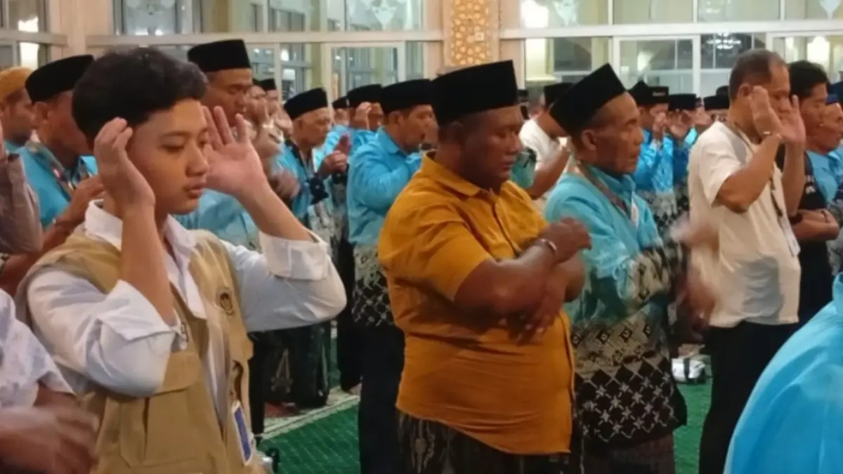 Salat gaib digelar di Embarkasi Surabaya.(Rahmat Sudrajat) 