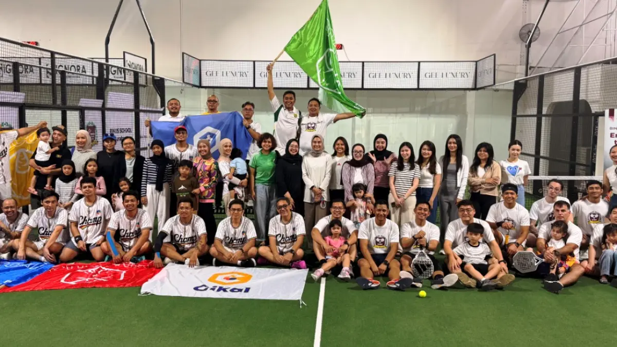 KOMPAK: Dad’s Padel Day Out yang digelar BINUS School Surabaya.