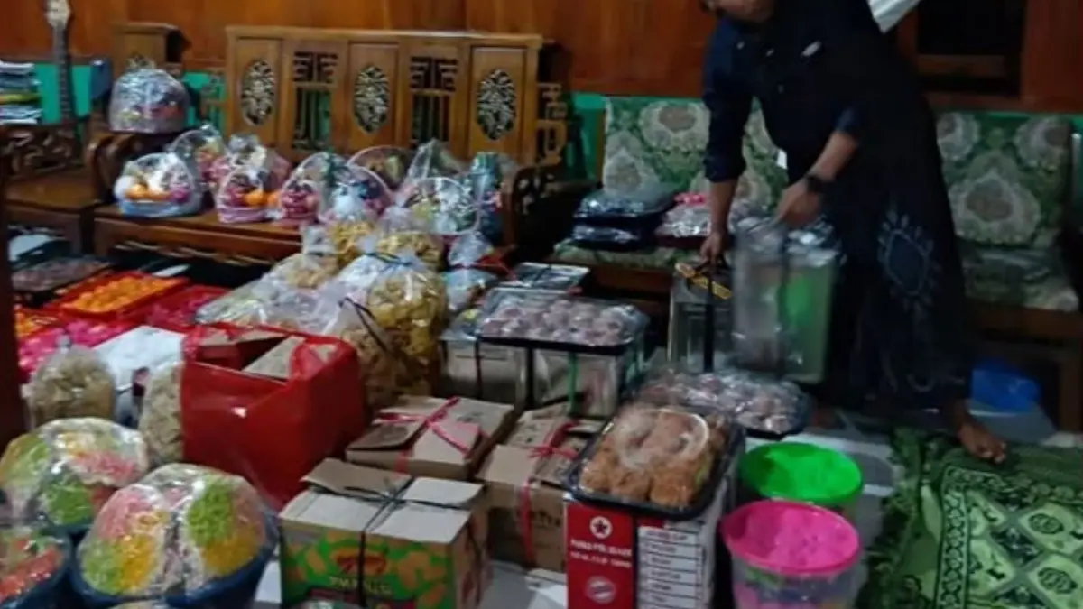 Makanan dan barang-barang seserahan yang rencananya untuk pernikahan NAS dan Muhammad Mualim. (Instagram)
