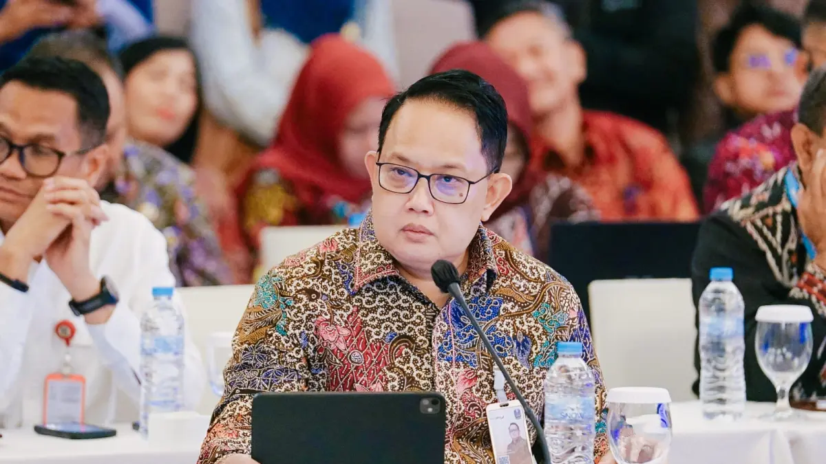 BERHARAP: Sekdaprov Jatim, Adhy Karyono, menyebut pembagian DBHCHT untuk Pemprov Jatim harus dinaikkan guna memperkuat pelayanan kesehatan untuk masyarakat. (IST/RADAR SURABAYA)