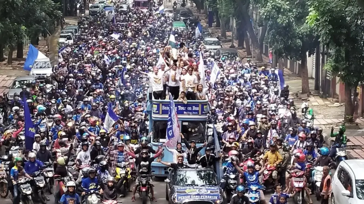Konvoi perayaan Persib Bandung juara Super League 2025/2026 di Kota Bandung memakan korban korban jiwa dan ratusan luka. (ANTARA)