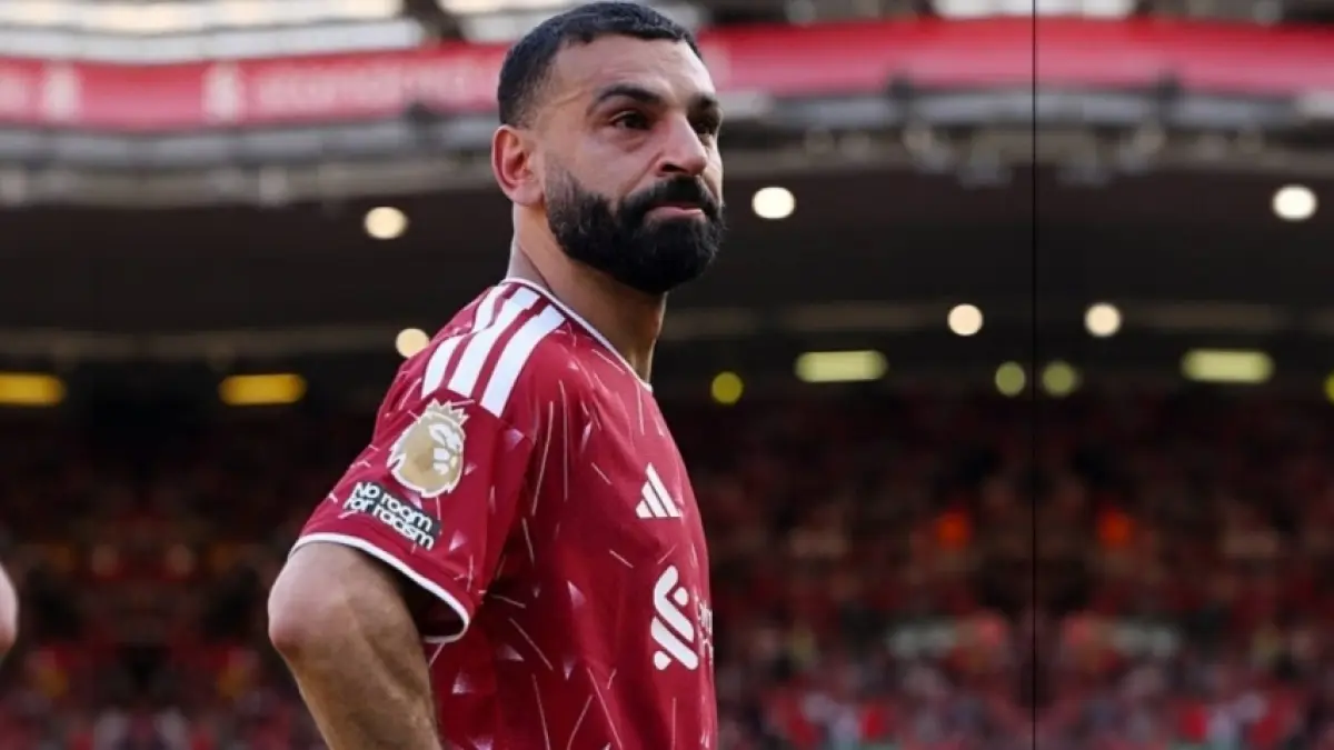 Salah menangis saat peluit akhir dibunyikan pada hari ketika Liverpool memastikan tempat di Liga Champions. (Dailymail) 
