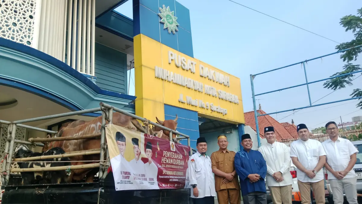 PEDULI: DPC Partai Gerindra Kota Surabaya menyerahkan hewan kurban kepada Pimpinan Daerah Muhammadiyah (PDM) Kota Surabaya.