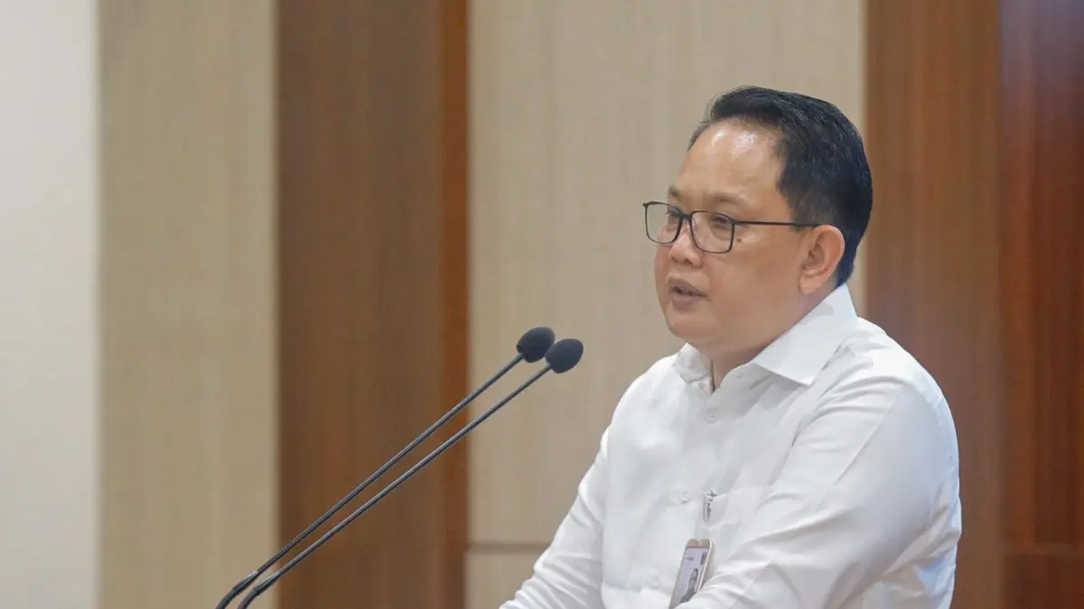 PELAYANAN: Sekdaprov Jatim, Adhy Karyono, mengungkapkan akan segera isi jabatan eselon II definitif untuk maksimalkan pelayanan.(IST/RADAR SURABAYA)
