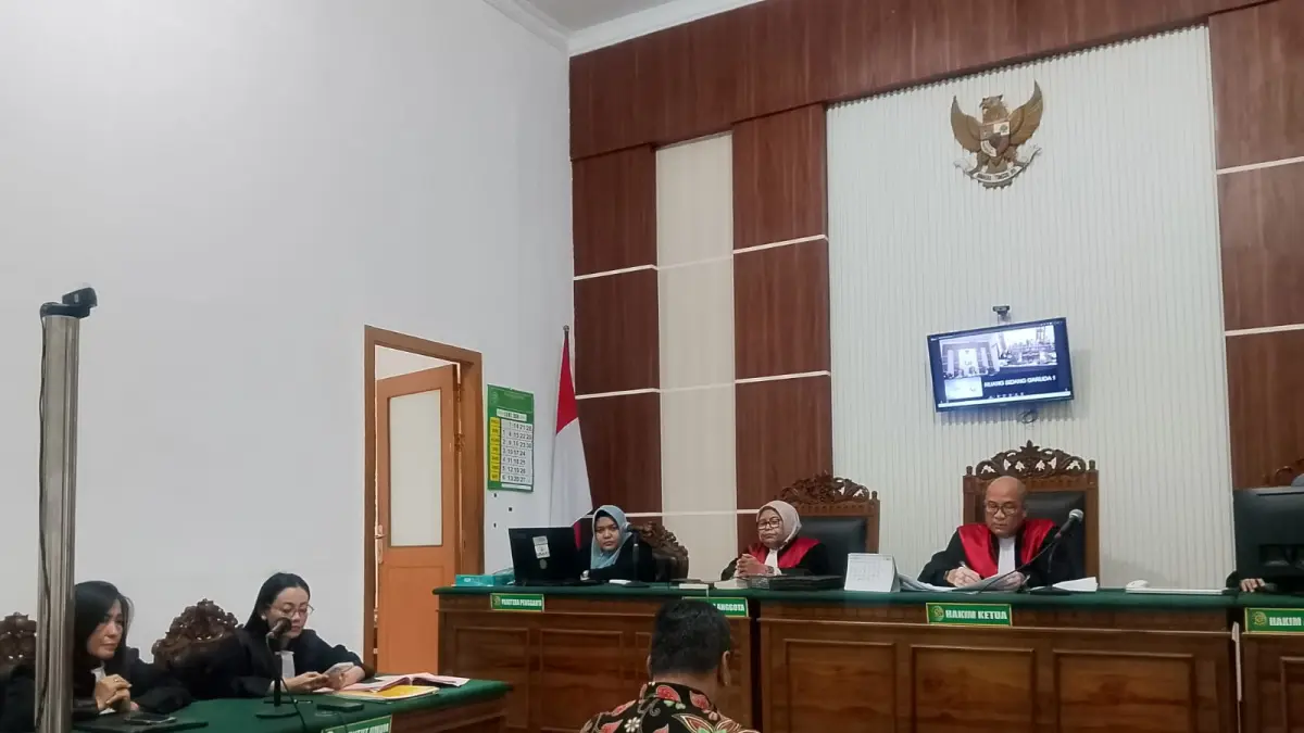 DIVONIS: Terdakwa Mochamad Wildan, saat sidang vonis kasus jual beli kapal Rp 5 Miliar. (IST/RADAR SURABAYA)