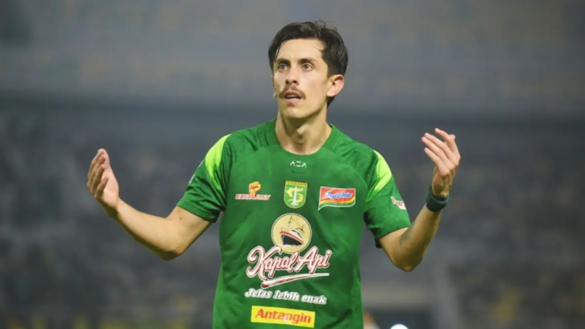 Francisco Rivera bertahan di Persebaya. (Andy Satria) 