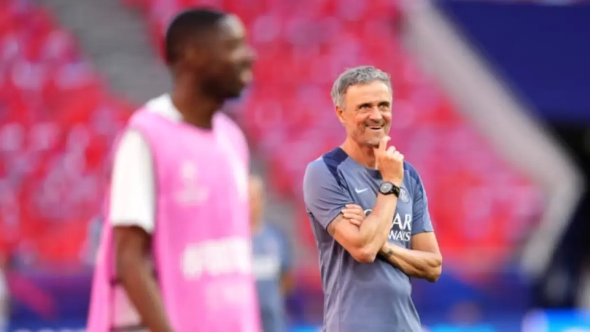 Terjemahan:

Luis Enrique akan menyamai rekor Zinedine Zidane (Real Madrid) sebagai satu-satunya pelatih yang berhasil mempertahankan gelar Liga Champions sejak kompetisi ini menggunakan format Liga Champions pada musim 1991/1992. (The Guardian) 

