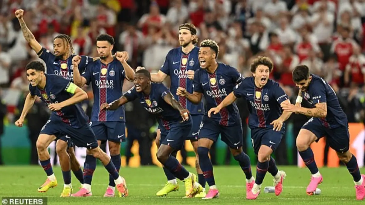 Pemain PSG rayakan kemenangan usai Gabriel Magelhaes gagal cetak gol. (Dailymail) 