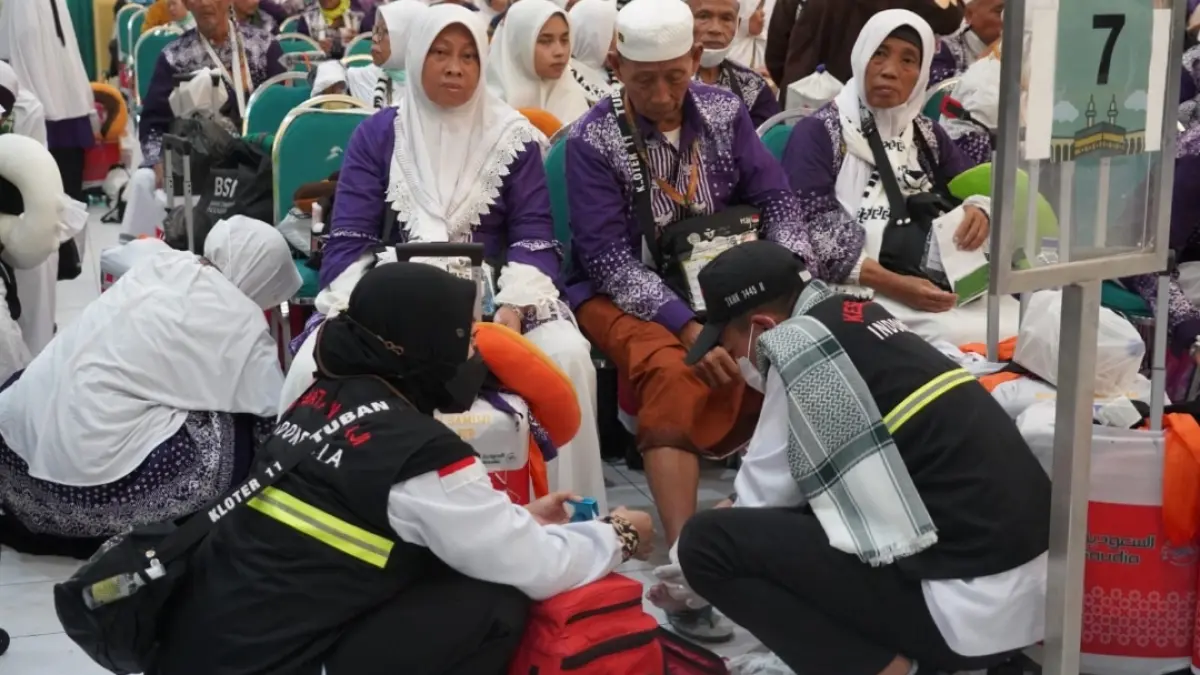 Kedatangan jemaah haji Debarkasi Surabaya pada musim haji tahun lalu di Asrama Haji Surabaya. Tahun ini, jemaah Kloter 1 hingga Kloter 4 dijadwalkan tiba pada Senin (1/6) malam. (Rahmat Sudrajat) 
