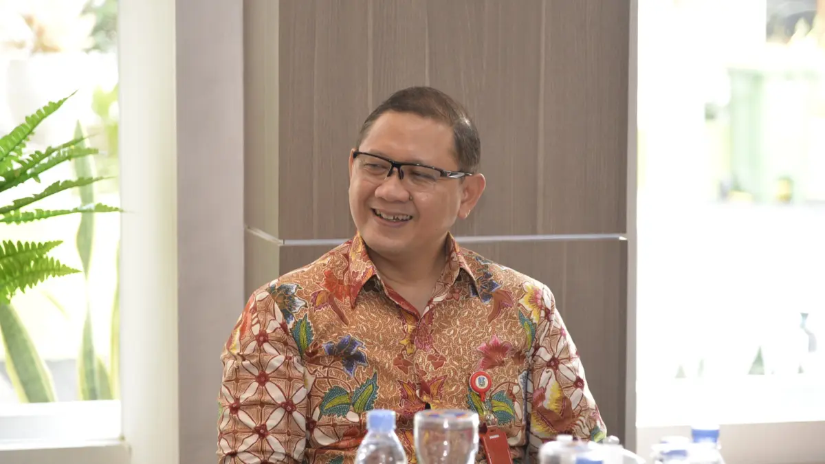 LANCAR: Kepala Dindik Jatim, Aries Agung Paewai, mengungkapkan tahapan SPMB di Jatim berjalan lancar. Tidak ada antrean saat pengambilan PIN.(IST/RADAR SURABAYA)
