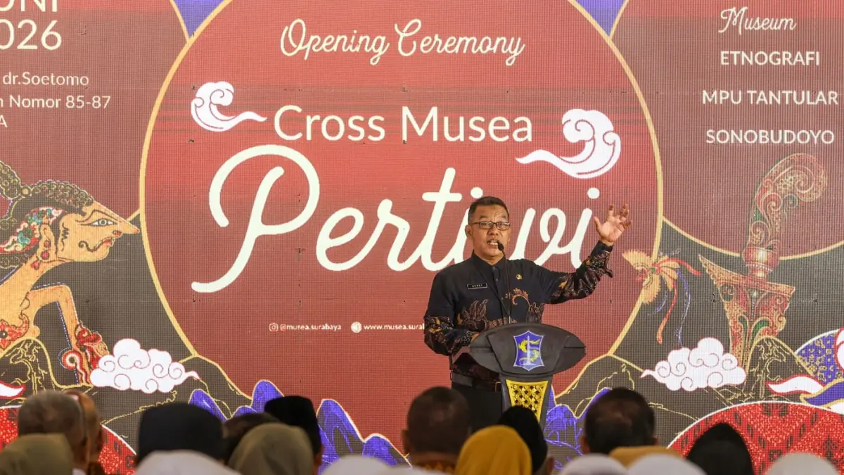 Sejumlah siswa menyimak penjelasan di sela pameran Cross Musea Pertiwi 2026 di Surabaya. (IST)
