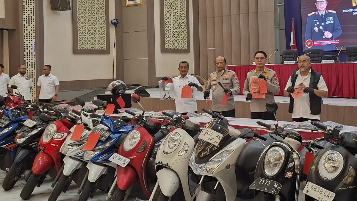 TEGAS: Polda Jatim berhasil mengungkap kasus kejahatan jalanan sebanyak 320 kasus dalam waktu sebulan.(MAHRUS/RADAR SURABAYA)