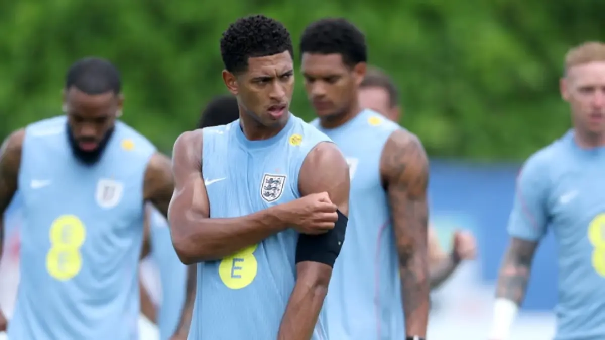 Jude Bellingham menghadapi persaingan ketat untuk mendapatkan tempat di starting XI Inggris pada Piala Dunia. (The Guardian) Richard Pelham/Getty Images). 