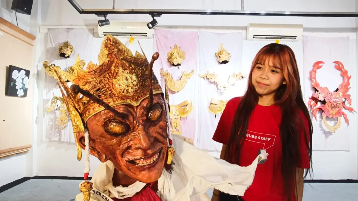Salah satu karya mahasiswa Unipa Surabaya yang dipamerkan di Galeri Prabangkara Surabaya. (ANDY SATRIA/RADAR SURABAYA) 