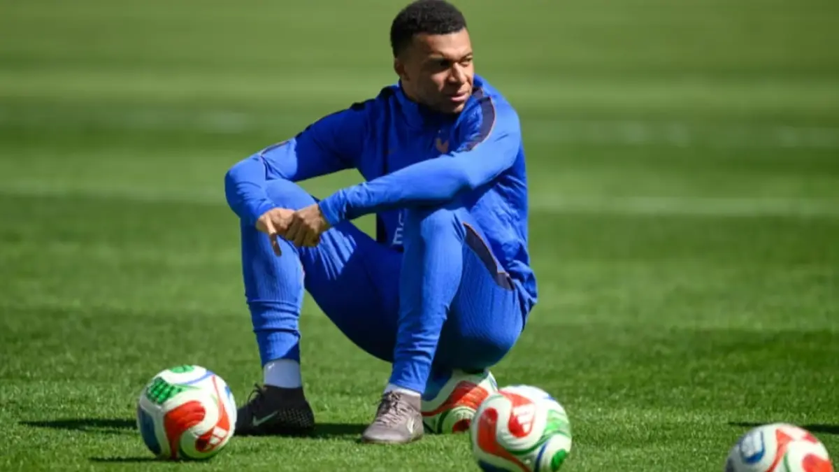Kylian Mbappe tetap jadi andalan Les Bleus Prancis. (The Guardian). 
