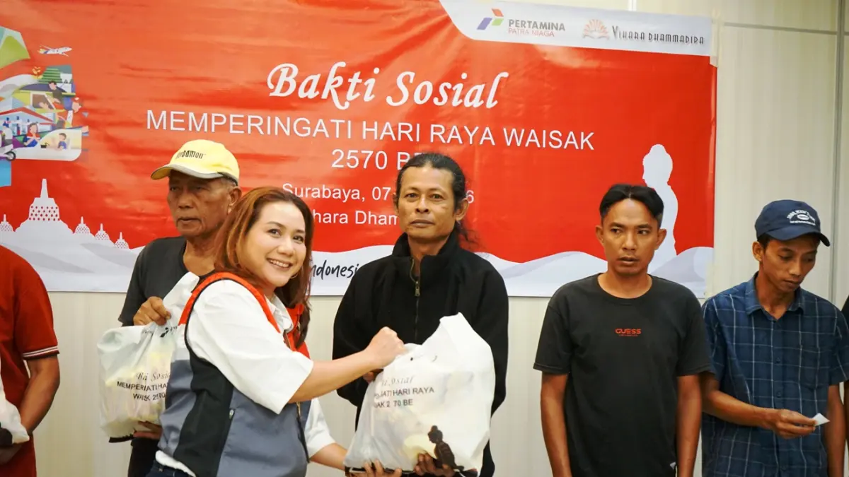 PEDULI: Memperingati Hari Raya Waisak 2570 BE/2026, Pertamina Patra Niaga Regional Jatimbalinus melaksanakan bakti sosial di Vihara Dhammadipa Surabaya pada Minggu (7/6).