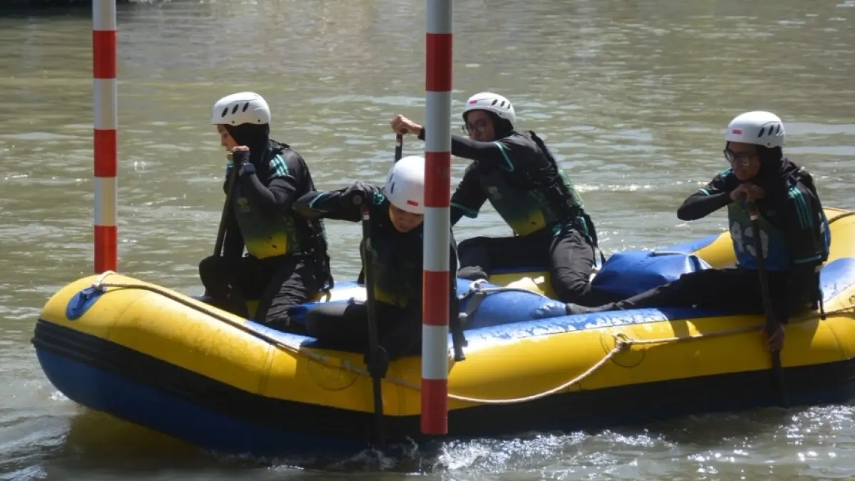 Kejuaraan Arung Jeram Piala Wali Kota Surabaya 2026 merupakan bagian dari rangkaian peringatan Hari Jadi Kota Surabaya (HJKS) ke-733.