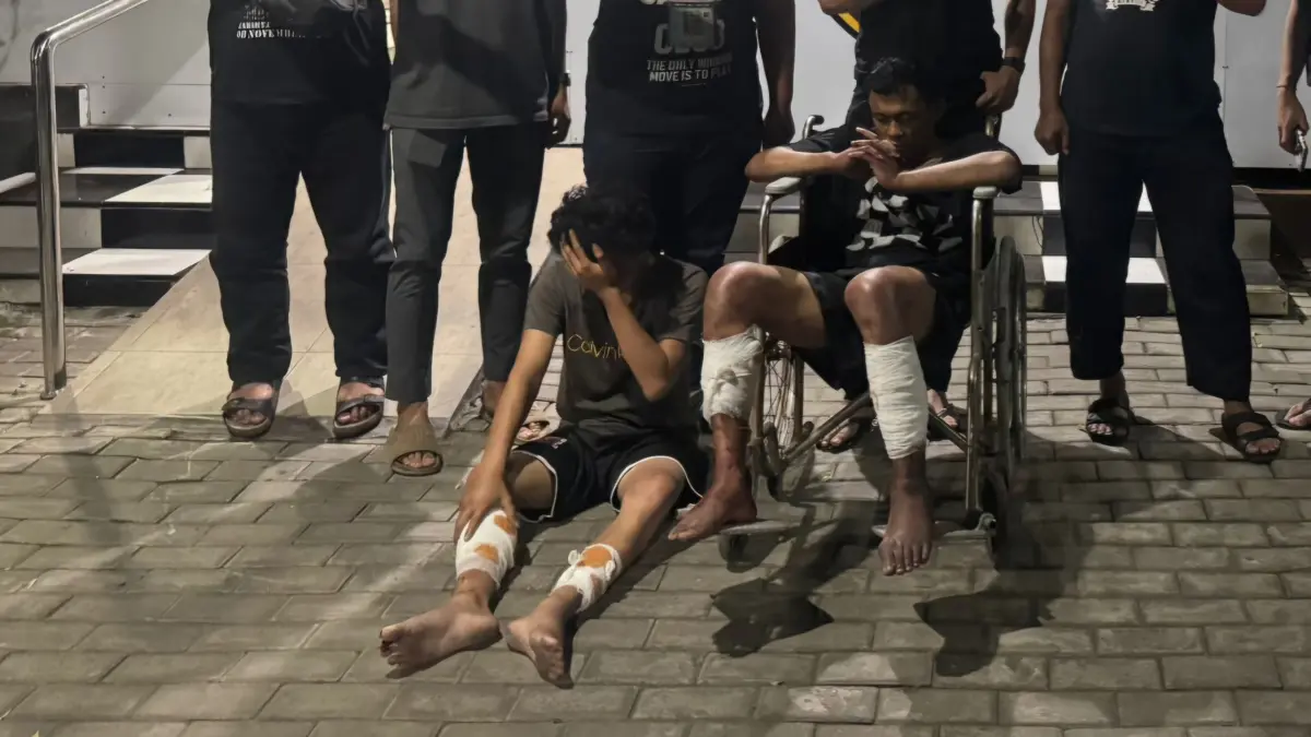 LEMAS: Komplotan pelaku curanmor asal Bangkalan, Madura, ditembak kaki Unit Reaksi Cepat Satreskrim Polres Pelabuhan Tanjung Perak. Mereka sudah beraksi di 10 TKP minimarket wilayah Surabaya Raya. (IST/RADAR SURABAYA)
