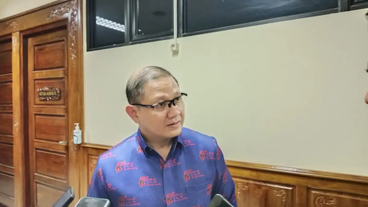 PERHATIAN: Kepala Dindik Jatim, Aries Agung Paewai, meminta calon murid untuk latihan atau simulasi pendaftaran SPMB 2026.(IST/RADAR SURABAYA)