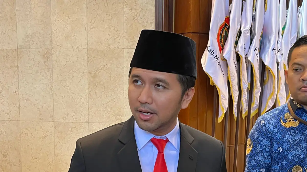SOLUSI: Wagub Jatim, Emil Elestianto Dardak, turun jaga stabilitas harga telur di tingkat peternak.(IST/RADAR SURABAYA)