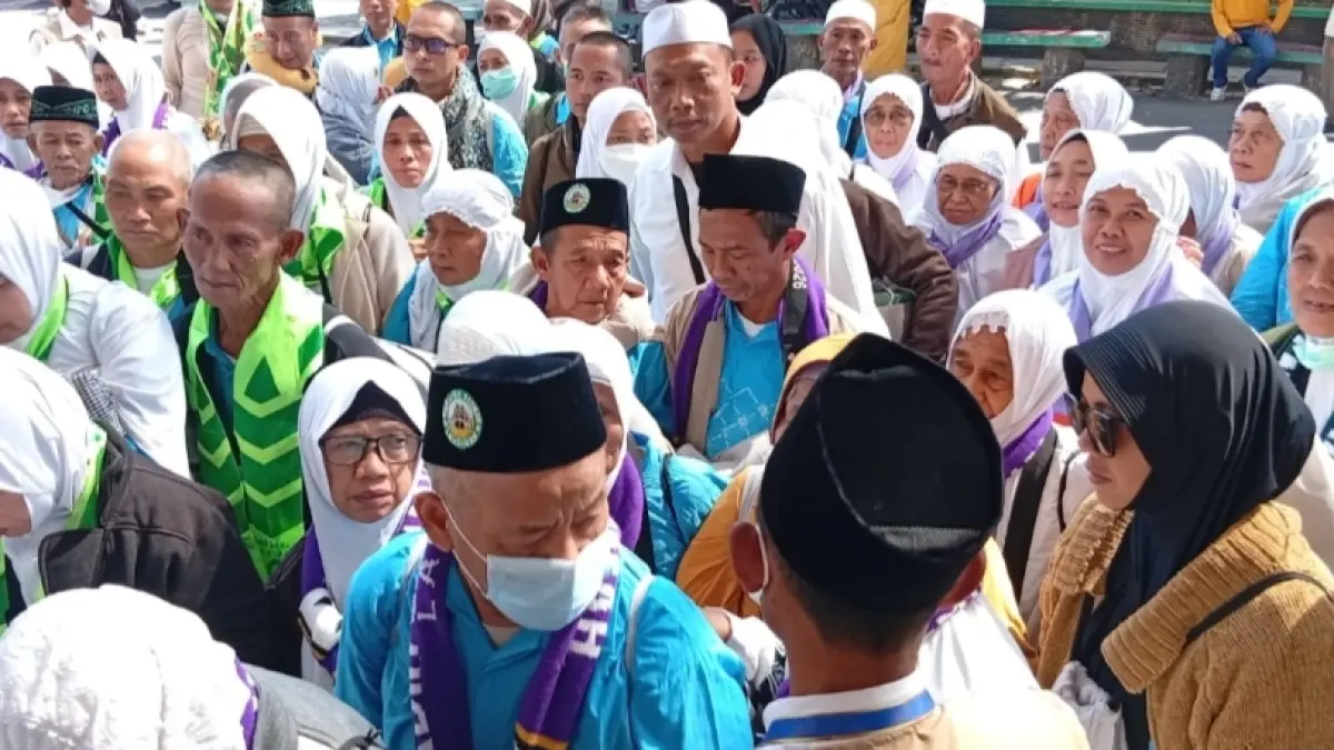 Jemaah haji terus berdatangan di Debarkasi Surabaya. (Rahmat Sudrajat) 