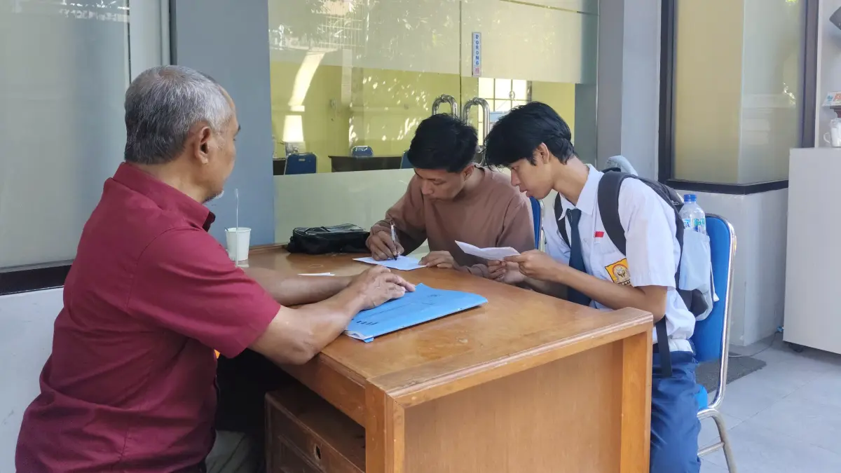 DIMULAI: Dindik Jatim mencatat 300 ribu calon murid dapat PIN. Sementara 4.006 calon murid belum berhasil pada SPMB 2026.(IST/RADAR SURABAYA)