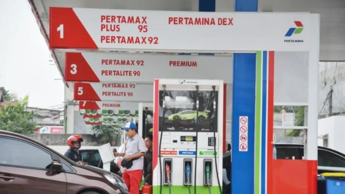 Harga Pertamax naik. (APF)