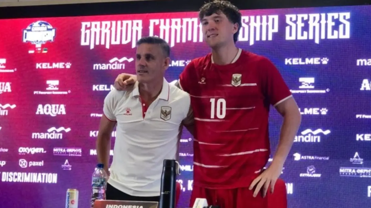 John Herdman  dan Ole Romeny berpose pada jumpa pers pasca pertandingan FIFA Match Day melawan timnas Mozambik di Stadion Utama Gelora Bung Karno, Jakarta, Selasa (9/6/2026). (ANTARA/Zaro Ezza Syachniar) 