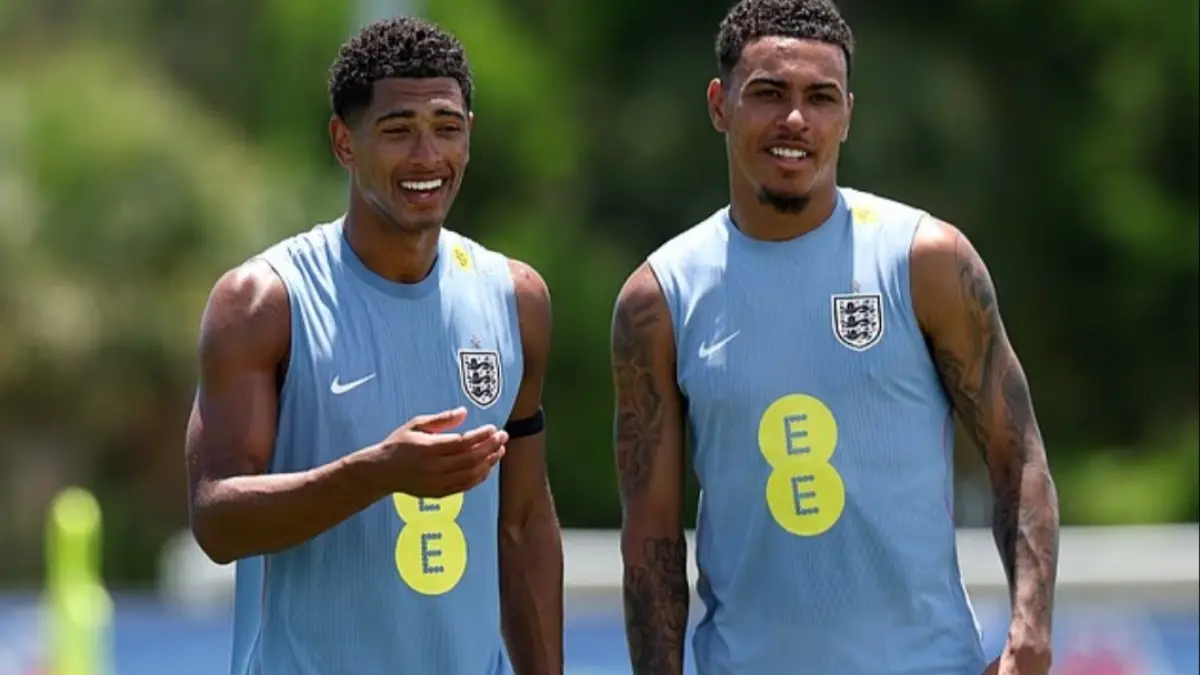 Jude Bellingham (kiri) dan Morgan Rogers sedang bersaing untuk memperebutkan posisi gelandang serang nomor 10 timnas England national football team di Piala Dunia. (Dailymail) 
