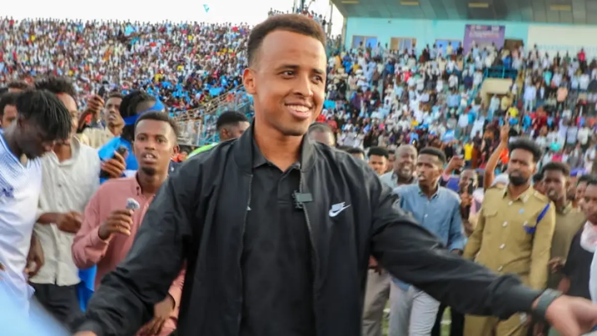 Omar Artan disambut bak pahlawan ketika kembali ke Somalia. (The Guardian) 